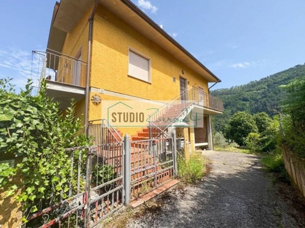 casa indipendente in vendita a Montignoso