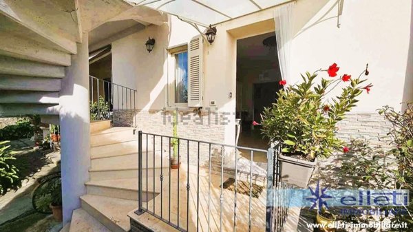casa indipendente in vendita a Montignoso in zona Capanne