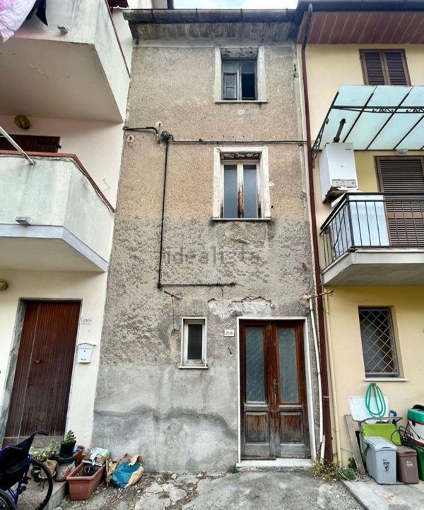 pentavano in vendita a Montignoso in zona Capanne