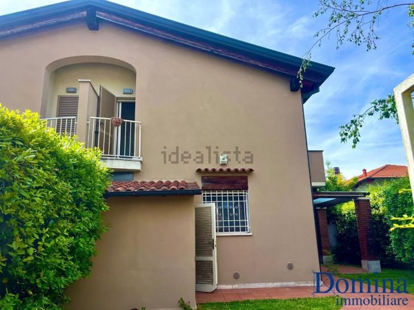 appartamento in vendita a Montignoso in zona Cervaiolo