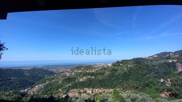 appartamento in vendita a Montignoso in zona Sant'Eustachio