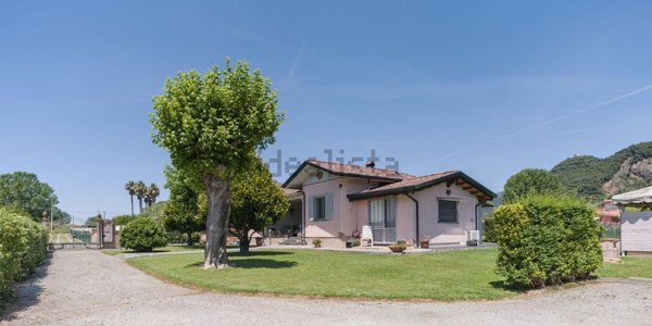 casa indipendente in vendita a Montignoso in zona Renella