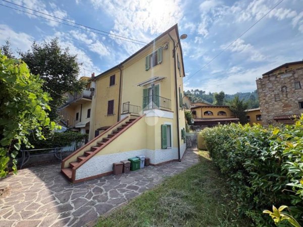 casa indipendente in vendita a Montignoso in zona Palatina