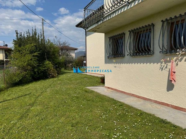 casa indipendente in vendita a Montignoso in zona Cervaiolo