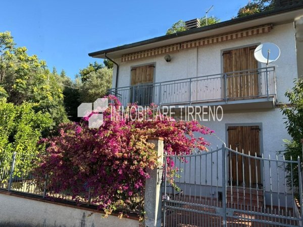 casa indipendente in vendita a Montignoso