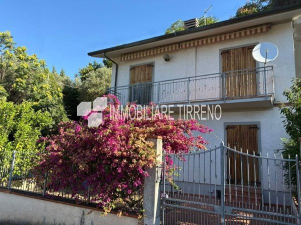 casa indipendente in vendita a Montignoso
