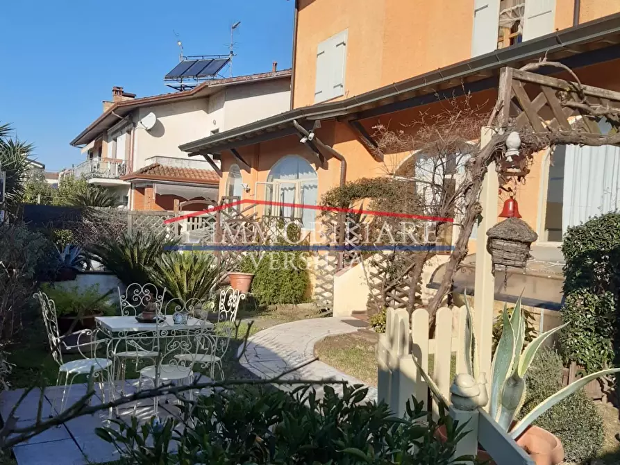 casa indipendente in vendita a Montignoso