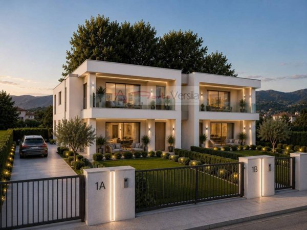 casa indipendente in vendita a Montignoso