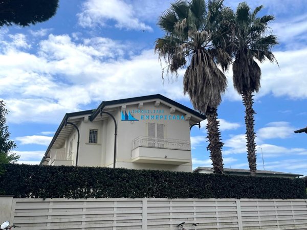 casa indipendente in vendita a Montignoso in zona Cinquale
