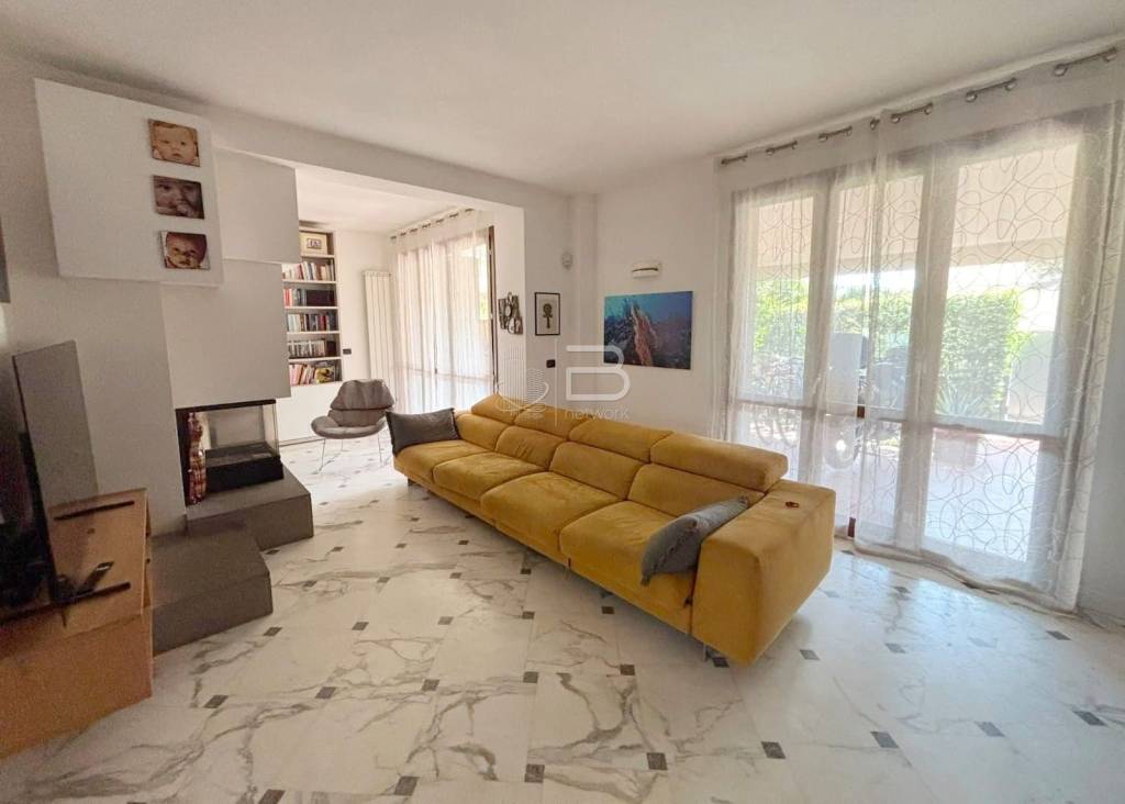 casa indipendente in vendita a Montignoso in zona Cinquale