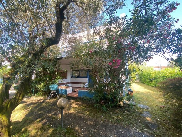 casa indipendente in vendita a Montignoso in zona Cinquale