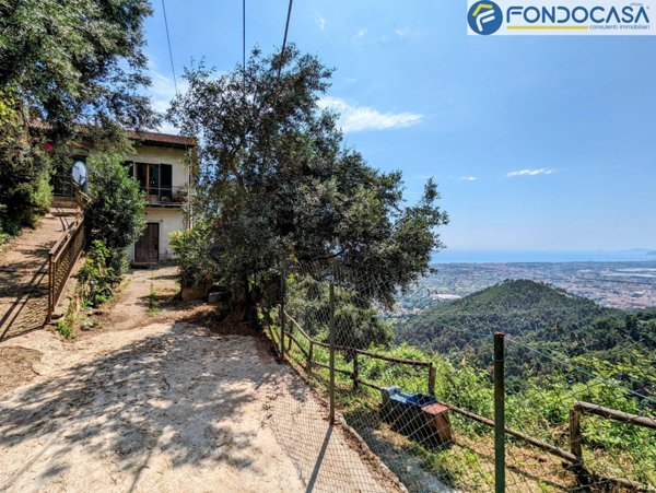 casa indipendente in vendita a Montignoso in zona Capanne