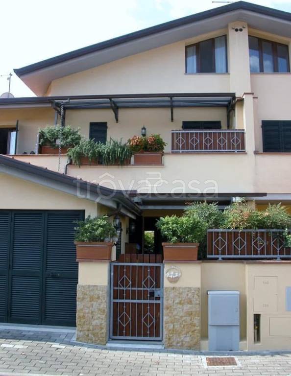 casa indipendente in vendita a Montignoso