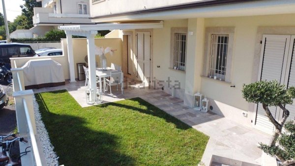 appartamento in vendita a Montignoso in zona Cinquale