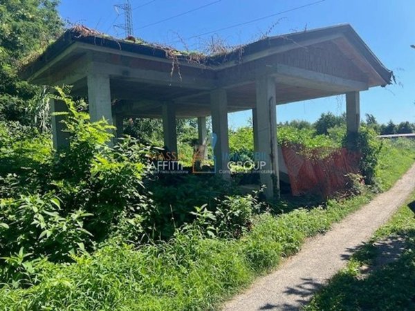 casa indipendente in vendita a Montignoso