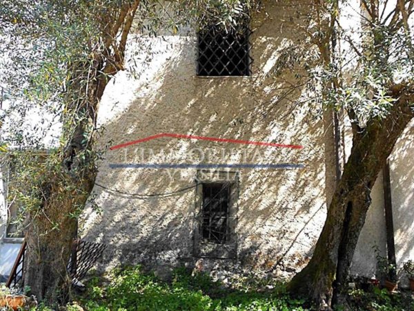 casa indipendente in vendita a Montignoso in zona Capanne