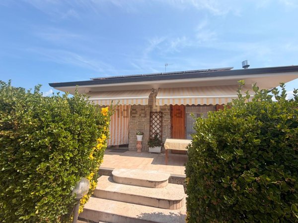 casa indipendente in vendita a Montignoso in zona Renella