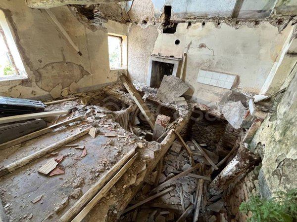 casa indipendente in vendita a Montignoso in zona Serra