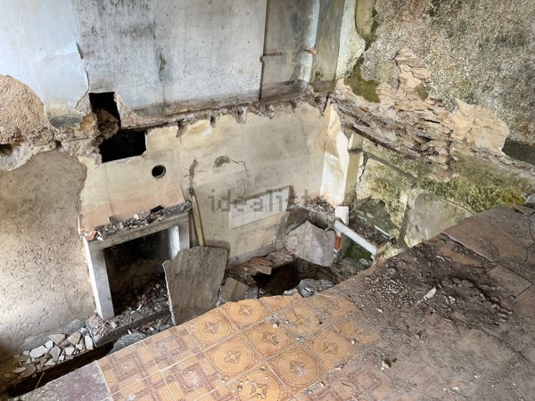 casa indipendente in vendita a Montignoso in zona Corsanico