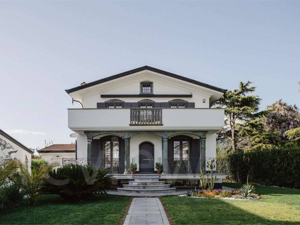 casa indipendente in vendita a Montignoso in zona Renella