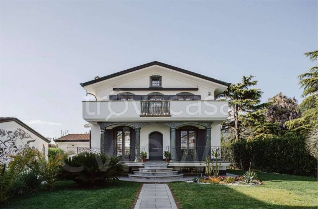 casa indipendente in vendita a Montignoso