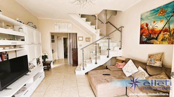 casa indipendente in vendita a Montignoso in zona Capanne