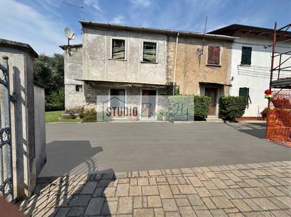 casa semindipendente in vendita a Montignoso in zona Capanne