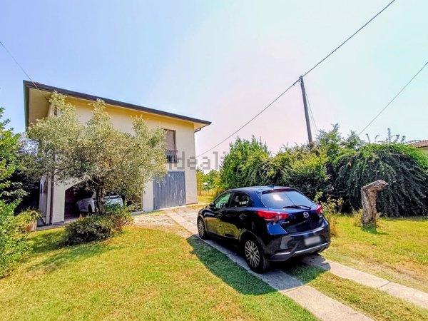 casa indipendente in vendita a Montignoso in zona Cervaiolo