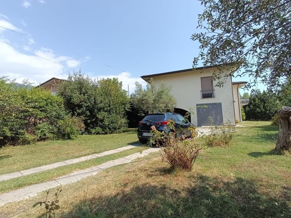 casa indipendente in vendita a Montignoso in zona Cervaiolo