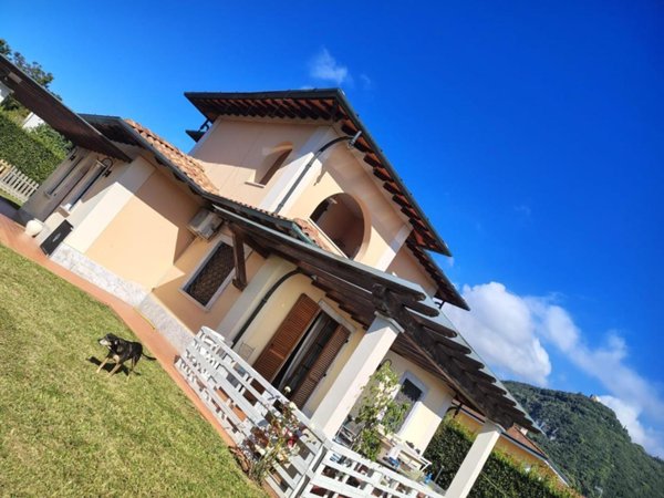 casa indipendente in vendita a Montignoso in zona Cervaiolo