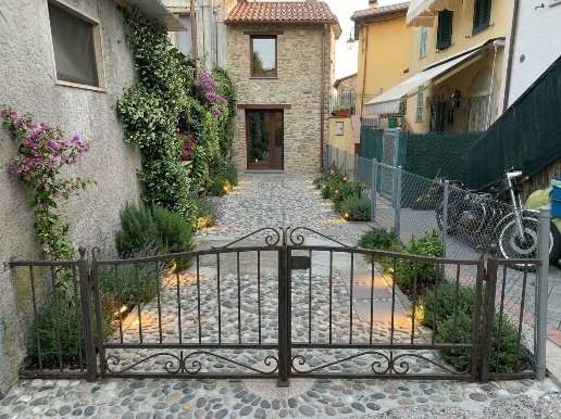 pentavano in vendita a Montignoso in zona Capanne