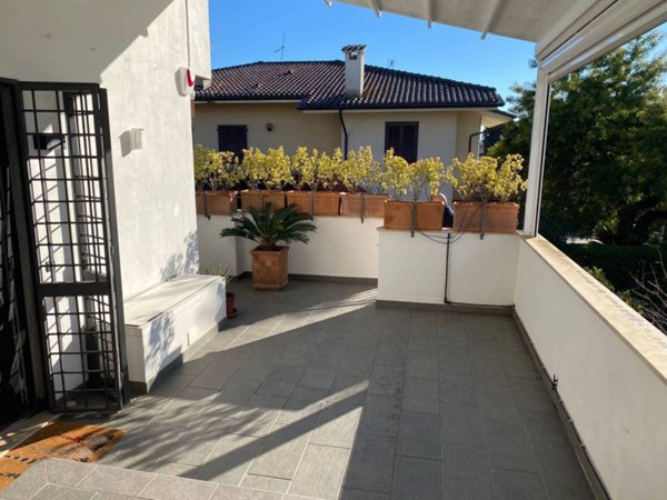 casa indipendente in vendita a Montignoso in zona Renella