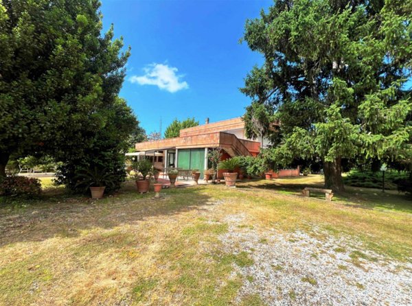 casa indipendente in vendita a Montignoso in zona Cervaiolo