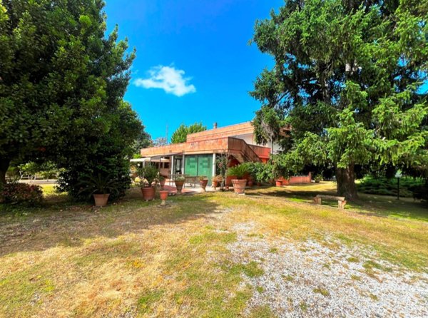 casa indipendente in vendita a Montignoso in zona Cervaiolo