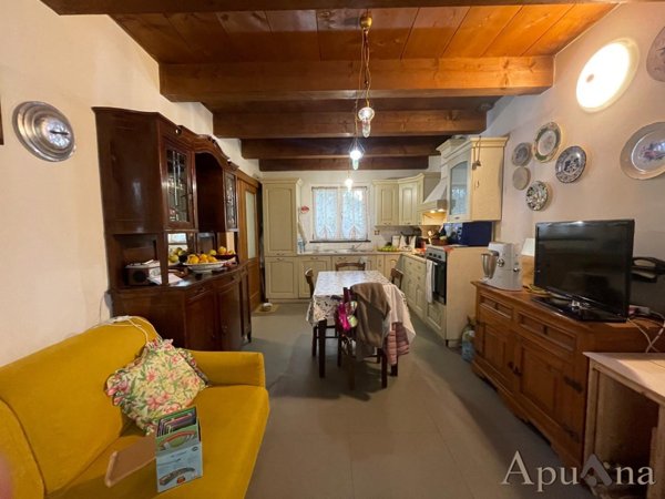 casa indipendente in vendita a Montignoso