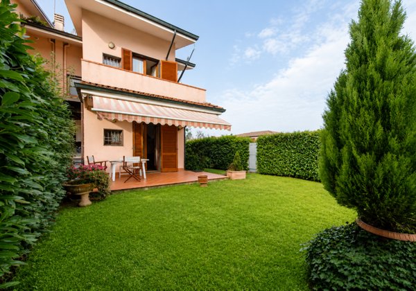casa indipendente in vendita a Montignoso in zona Cinquale