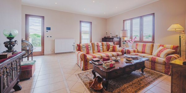 casa indipendente in vendita a Montignoso