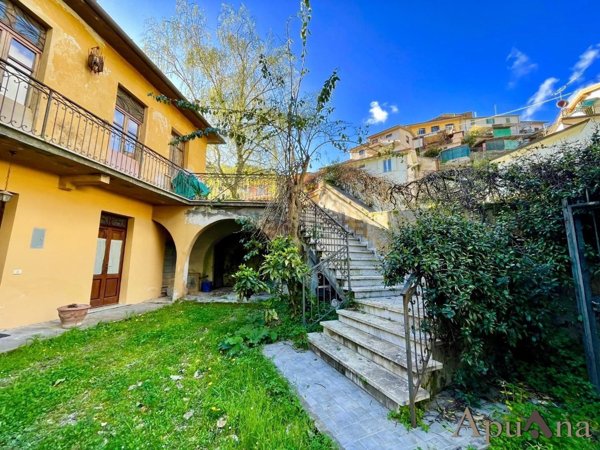 casa indipendente in vendita a Montignoso in zona Serra