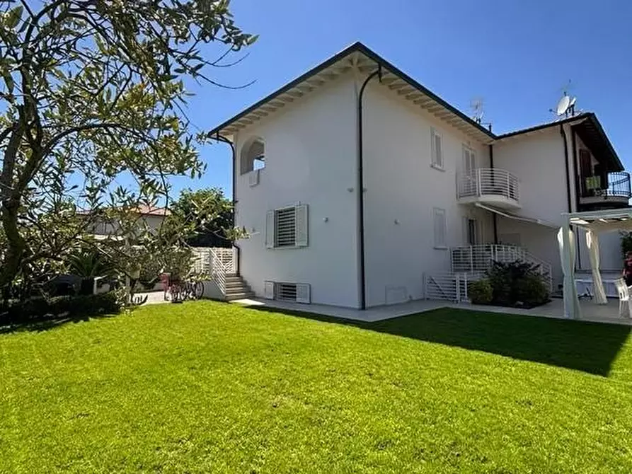 casa indipendente in vendita a Montignoso