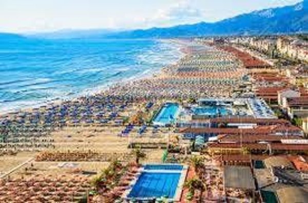 casa indipendente in vendita a Montignoso in zona Renella