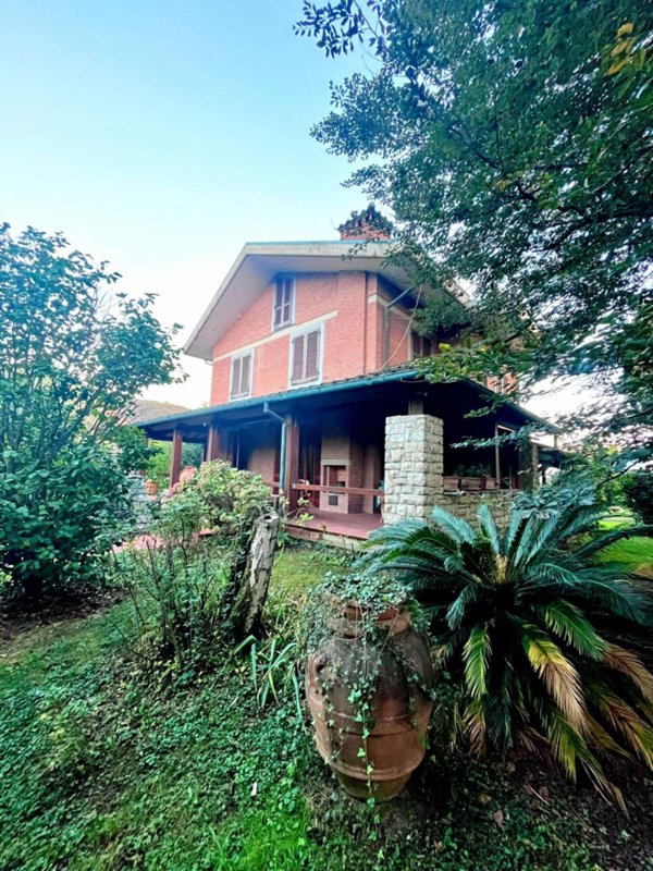 casa indipendente in vendita a Montignoso in zona Renella
