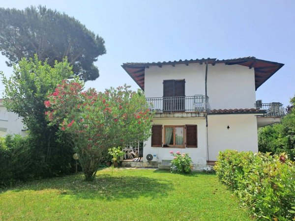 casa indipendente in vendita a Montignoso in zona Cinquale