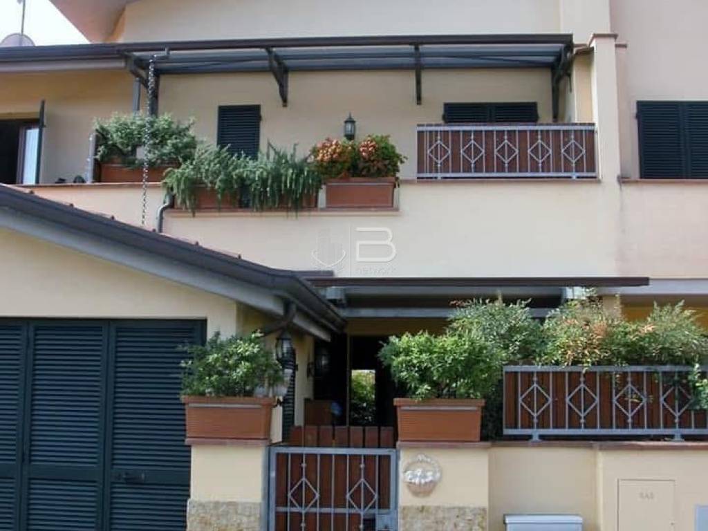 casa indipendente in vendita a Montignoso in zona Cervaiolo