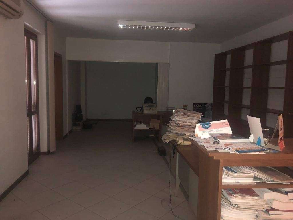 ufficio in vendita a Montignoso in zona Capanne