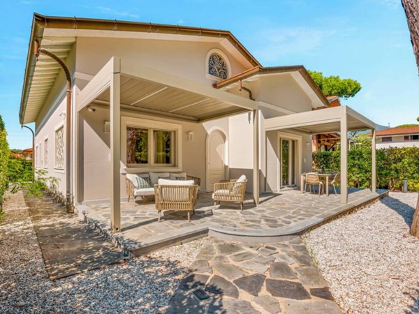 casa indipendente in vendita a Montignoso in zona Cinquale