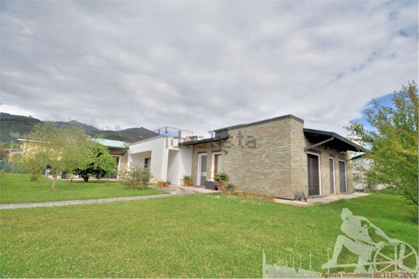 casa indipendente in vendita a Montignoso in zona Renella