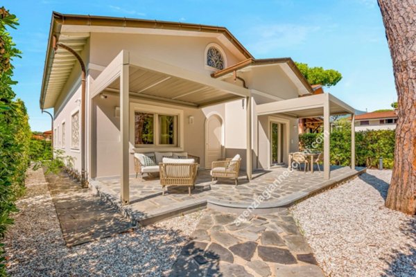 casa indipendente in vendita a Montignoso in zona Cinquale