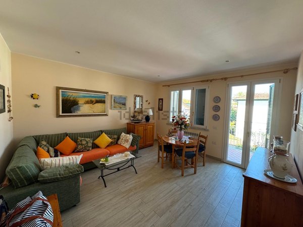 casa indipendente in vendita a Montignoso in zona Cinquale