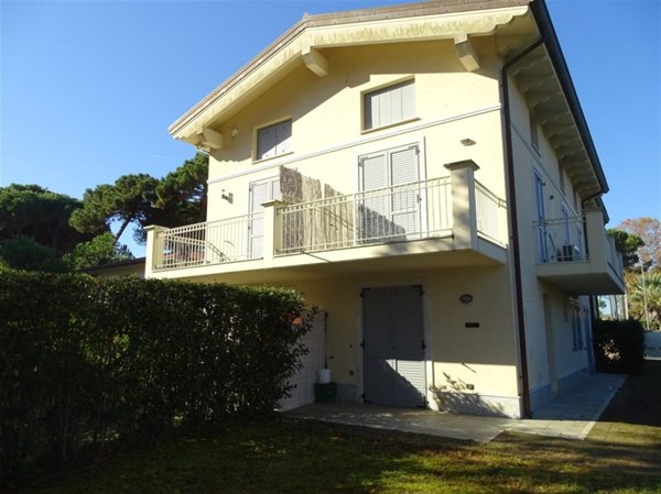 casa indipendente in vendita a Montignoso in zona Cinquale