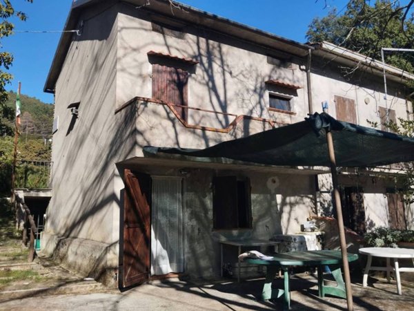 casa indipendente in vendita a Montignoso in zona Capanne